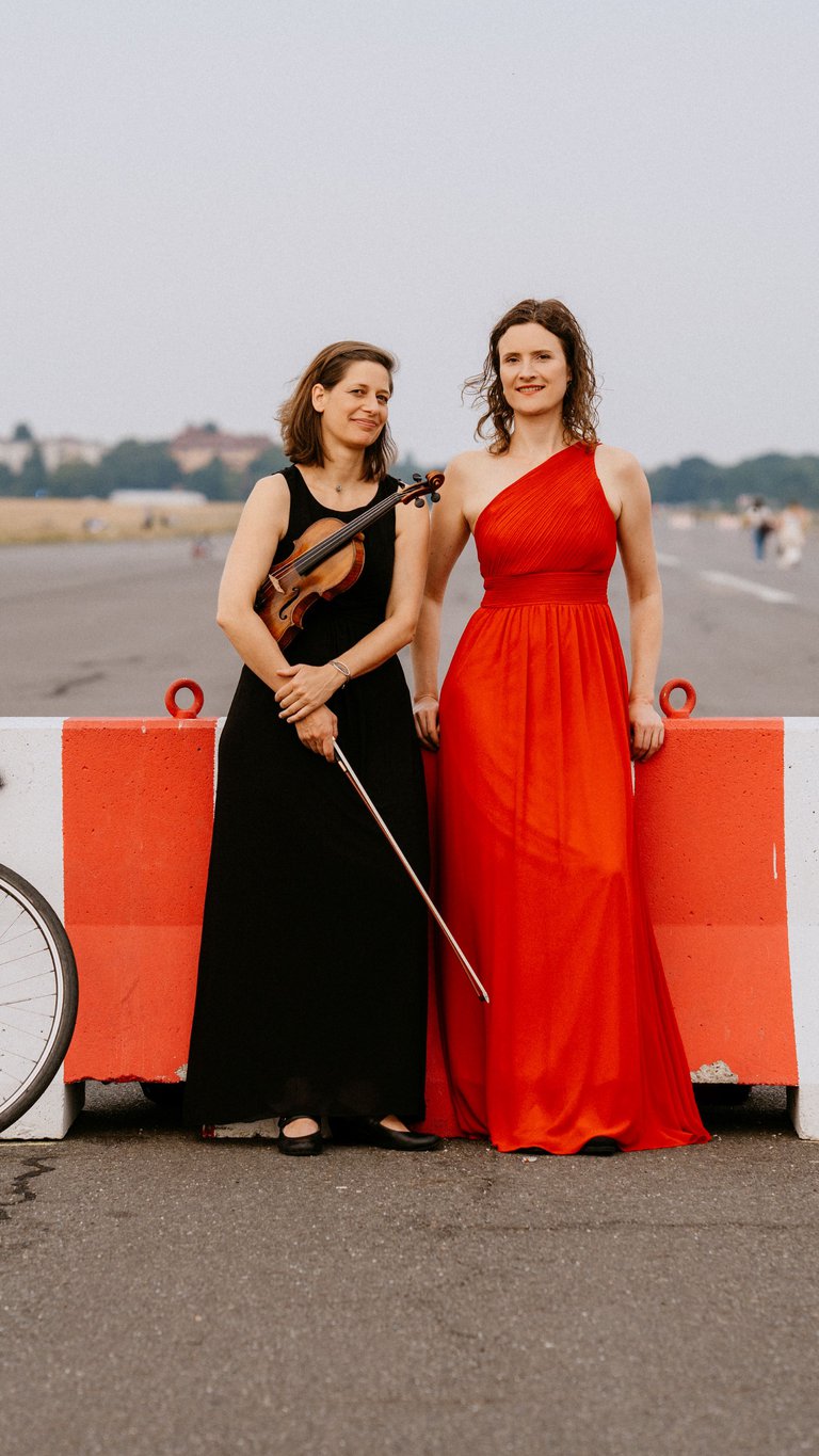 Mareike Neumann & Anna-Luise Oppelt – Bach by Bike Ensemble