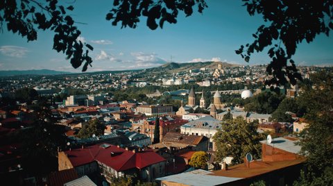 Blick auf die georgische Hauptstadt Tbilisi