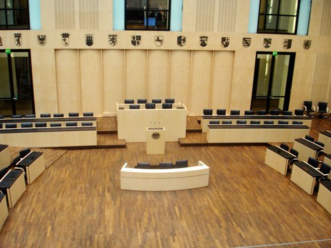 Plenary hall of the Federal Council ©Von I, My name, CC BY 2.5, https://commons.wikimedia.org/w/index.php?curid=2408242