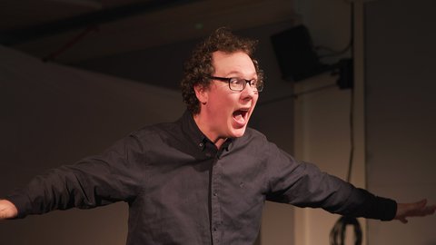 24 Hebel für die Welt: Jonas Relitzki beim Proben - © Patrick Waldmann