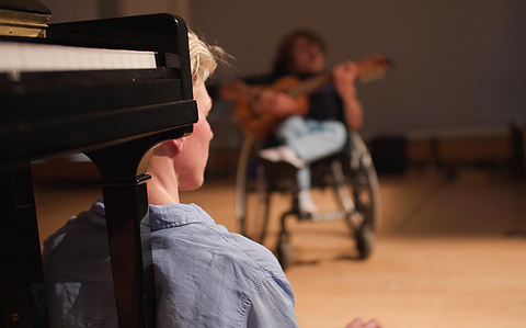 Barbara Schachtner und Leonard Grobien beim Proben - © Patrick Waldmann